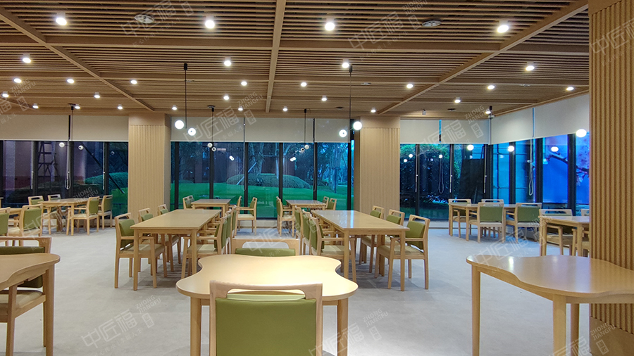 老（lǎo）人餐廳