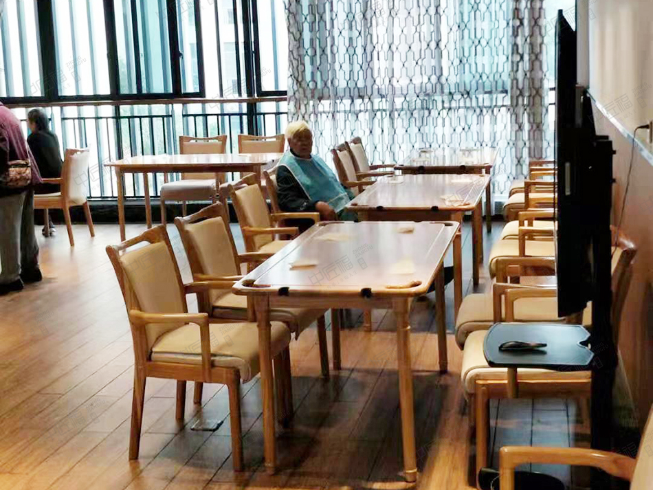 適老（lǎo）化餐桌