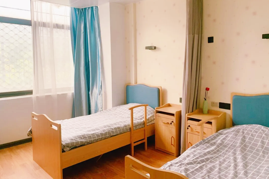 老人自（zì）理間