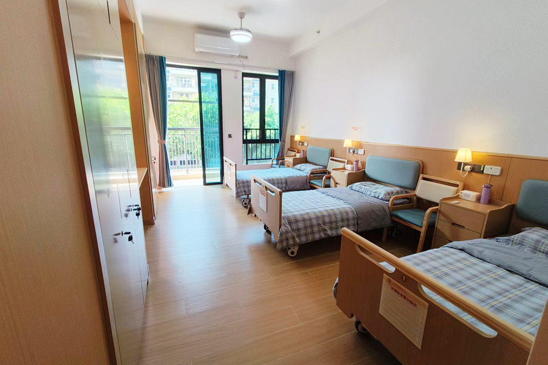 老人臥室（shì）的適多（duō）功能護理床